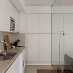 Hostee - Urban With Parking Apartment Lisbon