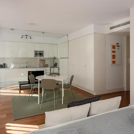 Hostee - Urban With Parking Apartamento