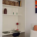Hostee - Urban With Parking Appartement *