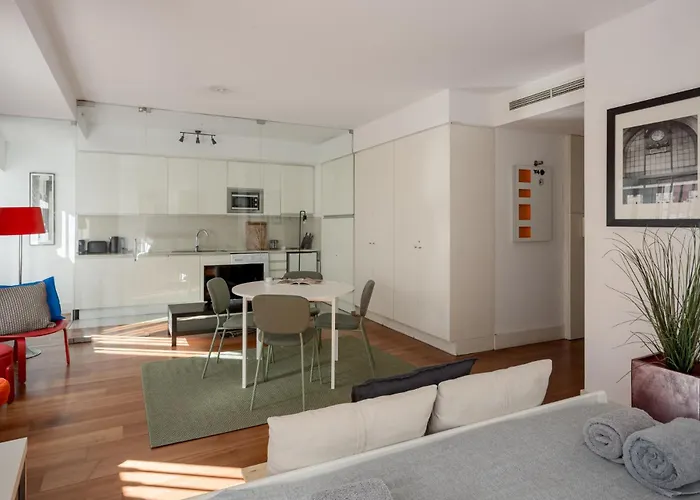 Hostee - Urban With Parking Apartman