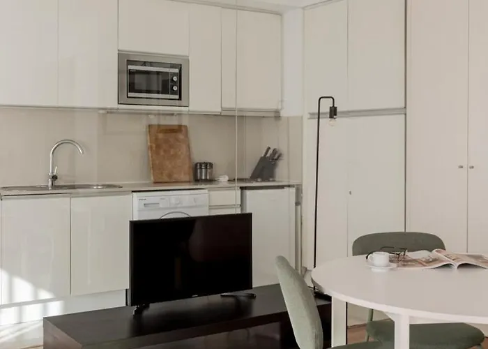 Hostee - Urban With Parking