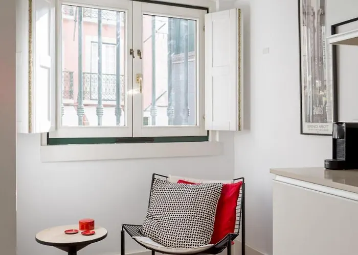 Hostee - Urban With Parking